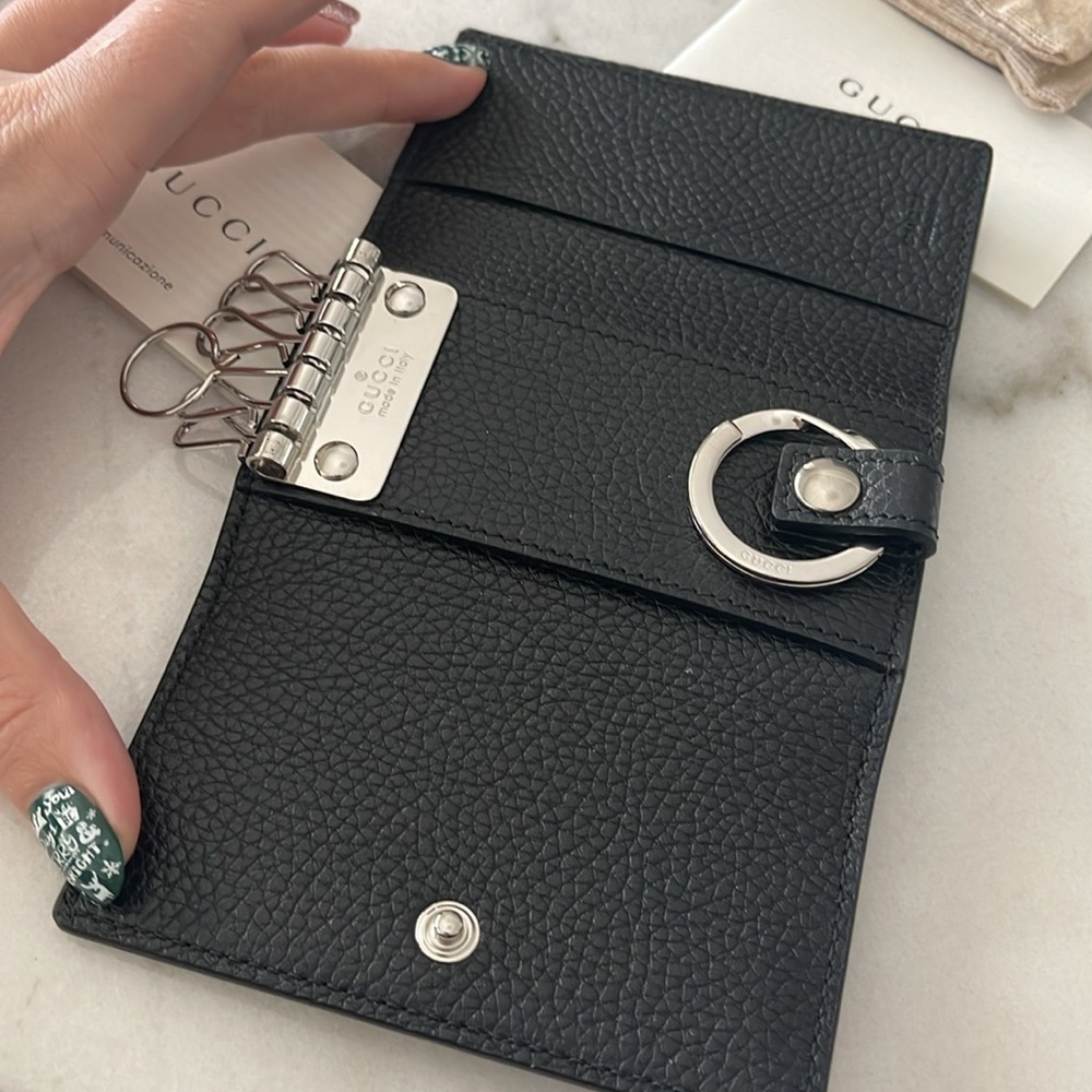 New, Authentic GUCCI GG Key Case, Key Holder, black leather gift for him / her - Picture 7 of 9